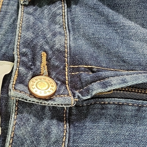 Refuge Medium Wash Distressed Jeans Size 20 - Picture 8 of 11